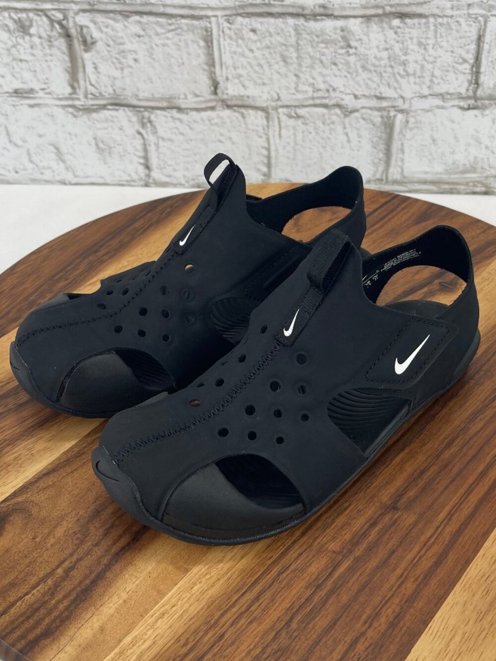 Nike Sunray Protect 2 Kids Sz. 3 Black Closed Toe Hook & Loop Sandals